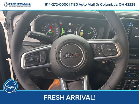 Used 2025 Jeep Wrangler Unlimited Sahara image 19