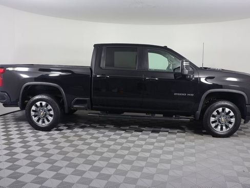 Used 2024 Chevrolet Silverado 2500 Custom AWD/4WD image 9