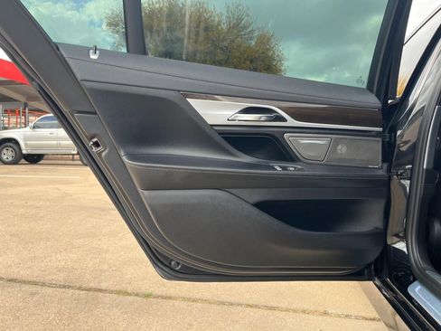 Used 2019 BMW 740i image 26
