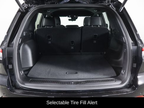 Used 2025 Jeep Grand Cherokee Altitude AWD/4WD image 17