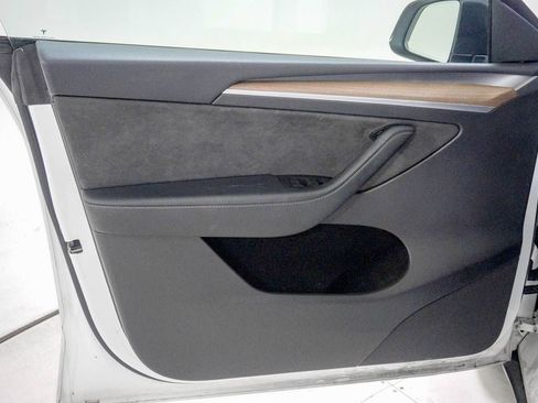 Used 2023 Tesla Model Y Long Range AWD/4WD image 16