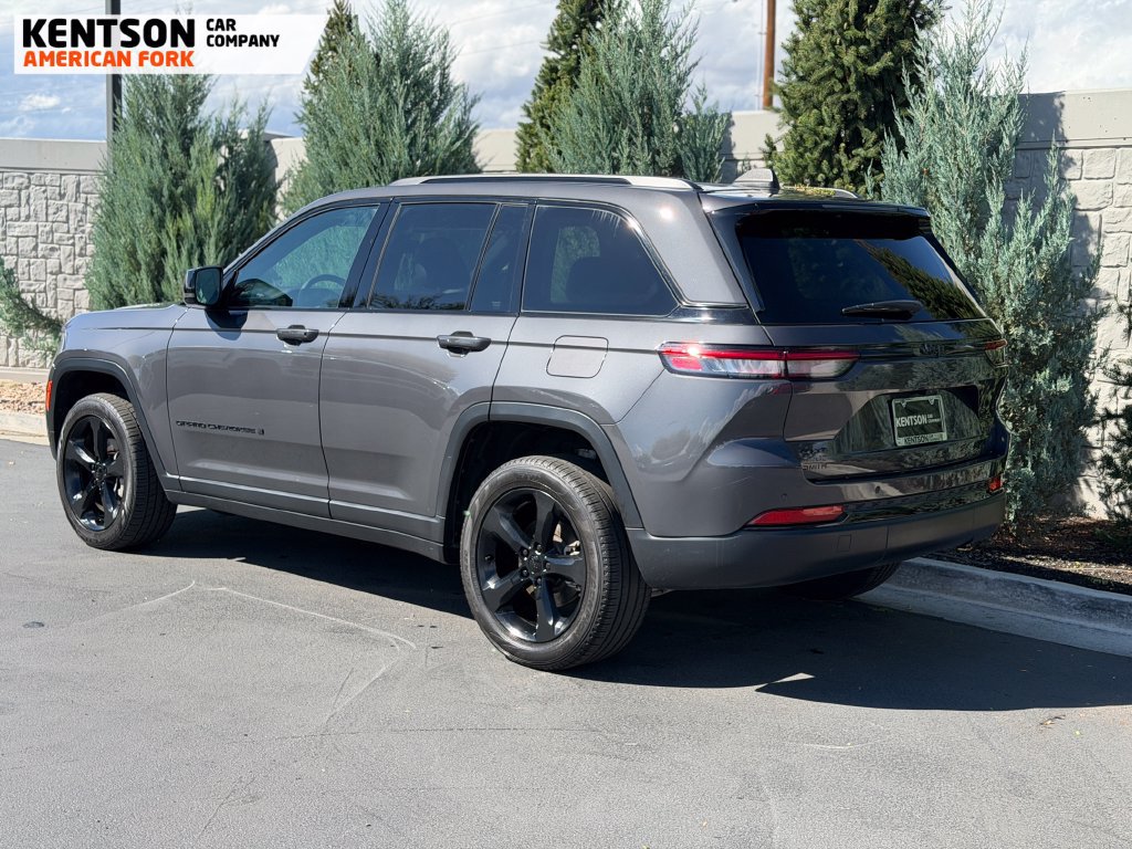 Used 2025 Jeep Grand Cherokee Limited w/ Black Appearance Package AWD/4WD image 5