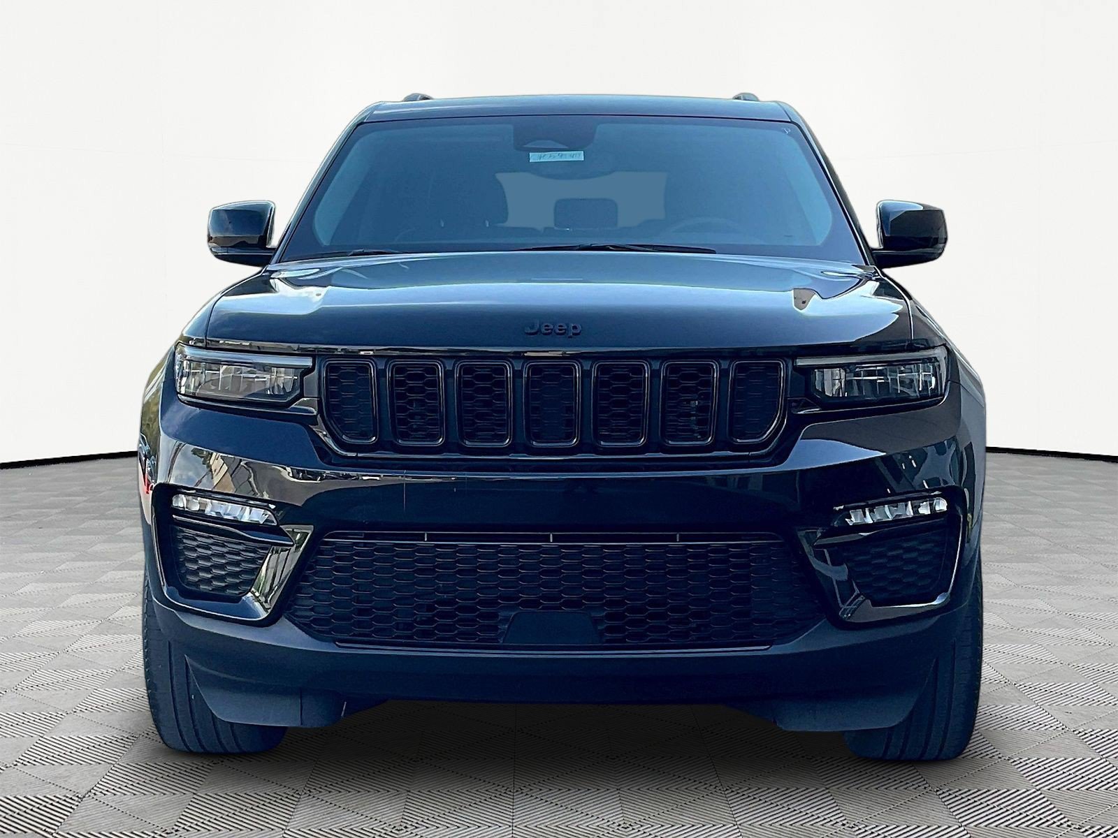 Used 2023 Jeep Grand Cherokee Limited w/ Black Appearance Package AWD/4WD image 2
