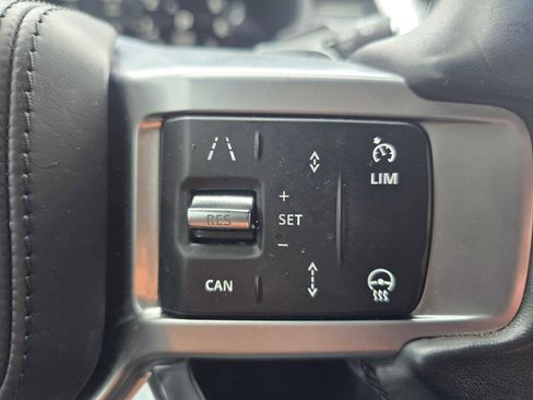 Used 2023 Land Rover Discovery Metropolitan Edition image 32