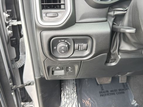 Used 2025 RAM 1500 Laramie AWD/4WD image 17