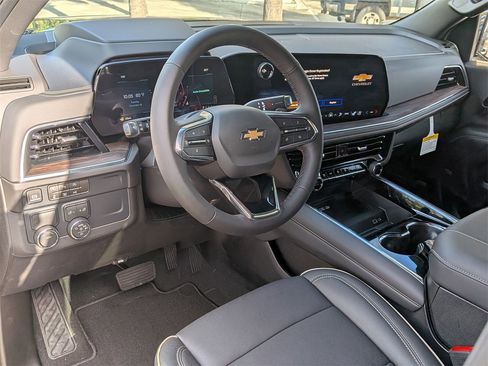 New 2026 Chevrolet Suburban Premier image 9