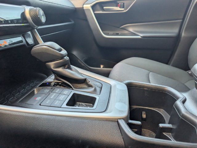 Used 2025 Toyota RAV4 XLE AWD/4WD image 19