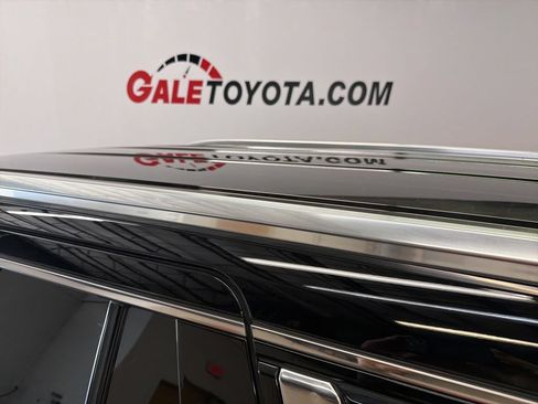 Used 2022 GMC Yukon Denali AWD/4WD image 5