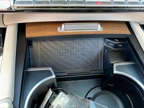 Used 2024 Mercedes-Benz GLS 450 4MATIC image 17