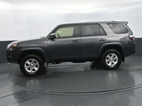 Used 2017 Toyota 4Runner SR5 image 2