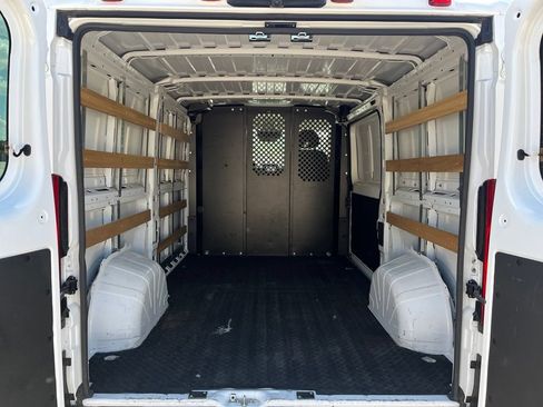 Used 2025 RAM ProMaster 2500 w/ U-Haul Equipment Group FWD image 17