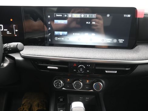 Certified 2025 Nissan Kicks SV image 15