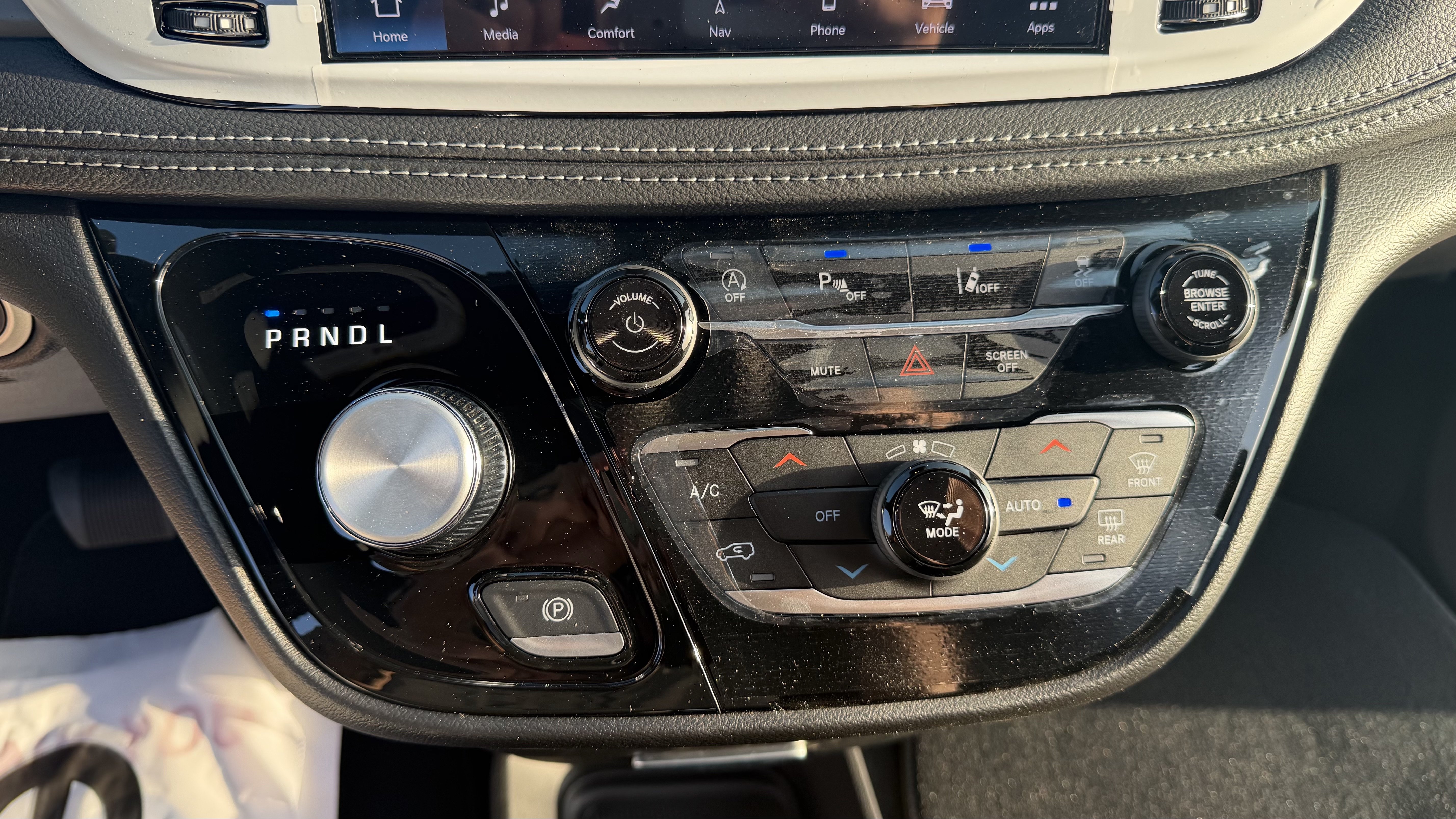 New 2027 Chrysler Pacifica Select w/ Family Tech Group FWD image 23