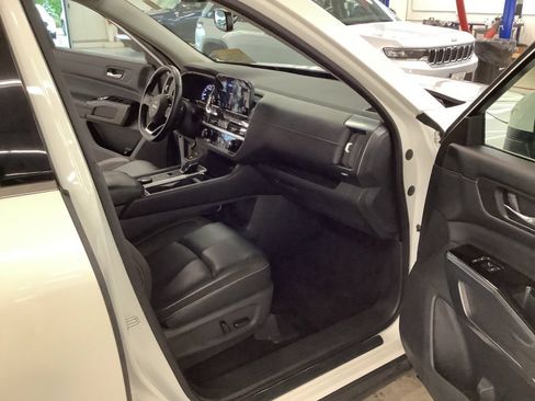 Used 2022 Nissan Pathfinder SL AWD/4WD image 14
