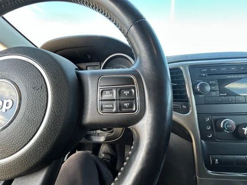 Used 2012 Jeep Grand Cherokee Laredo w/ Laredo E Group image 16