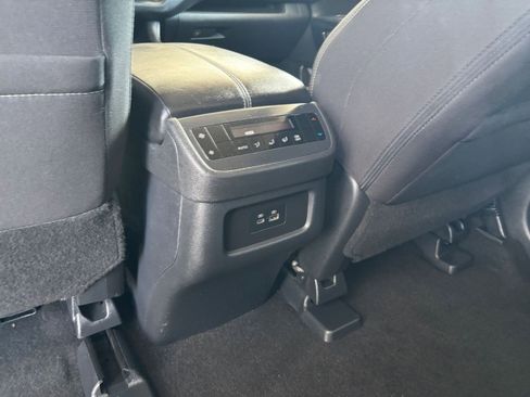 Used 2025 Nissan Pathfinder SV FWD image 24