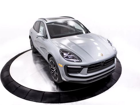 Certified 2026 Porsche Macan AWD/4WD image 22