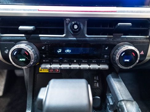 Used 2024 Toyota Tacoma 4x4 Double Cab Hybrid image 34