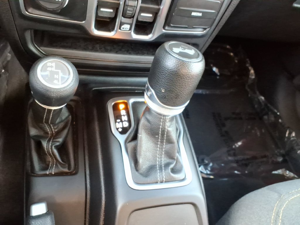 Used 2025 Jeep Wrangler Unlimited Sport AWD/4WD image 23
