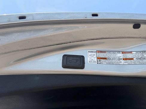 Used 2017 Toyota RAV4 SE FWD image 6