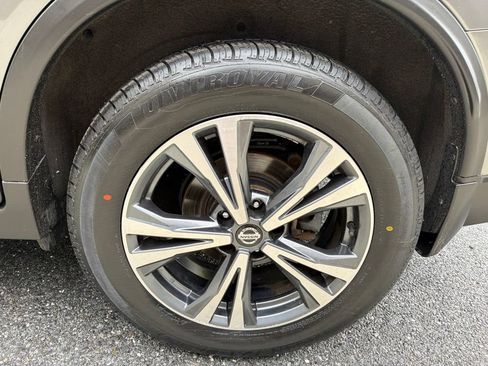 Used 2019 Nissan Rogue SV w/ Sun & Sound Touring Package AWD/4WD image 11
