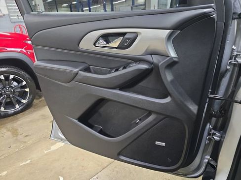 Used 2018 Chevrolet Traverse LT w/ LPO, Black Accent Package image 32