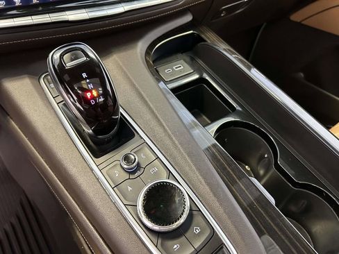 Used 2022 Cadillac Escalade Premium Luxury w/ Performance Package AWD/4WD image 24