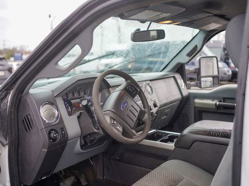 Used 2015 Ford F350 XLT w/ XLT Premium Package AWD/4WD image 3