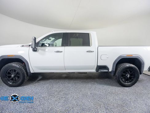 Used 2022 GMC Sierra 3500 Denali w/ Technology Package AWD/4WD image 4