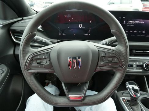 Used 2025 Buick Envista Preferred FWD image 32