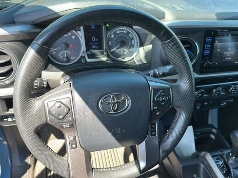 Certified 2019 Toyota Tacoma SR5 AWD/4WD image 12