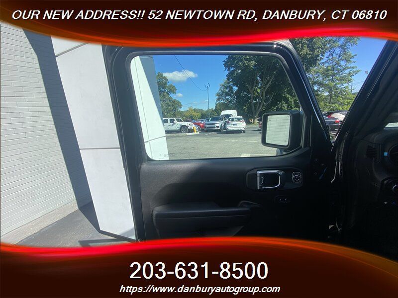 Used 2024 Jeep Wrangler Unlimited Rubicon 4xe w/ Technology Group AWD/4WD image 10