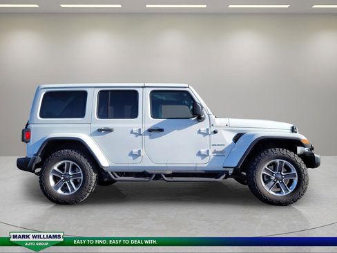 Used 2021 Jeep Wrangler Unlimited Sahara w/ Uconnect 4C Nav & Sound Group AWD/4WD image 2