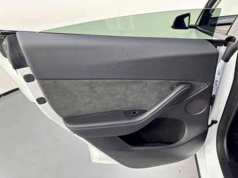 Used 2023 Tesla Model Y Long Range image 43