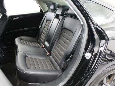 Used 2018 Ford Fusion SE w/ Equipment Group 201A FWD image 15
