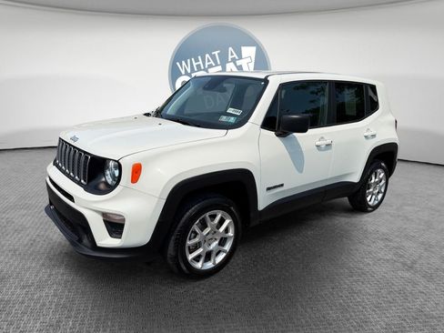 Used 2023 Jeep Renegade Latitude AWD/4WD image 8