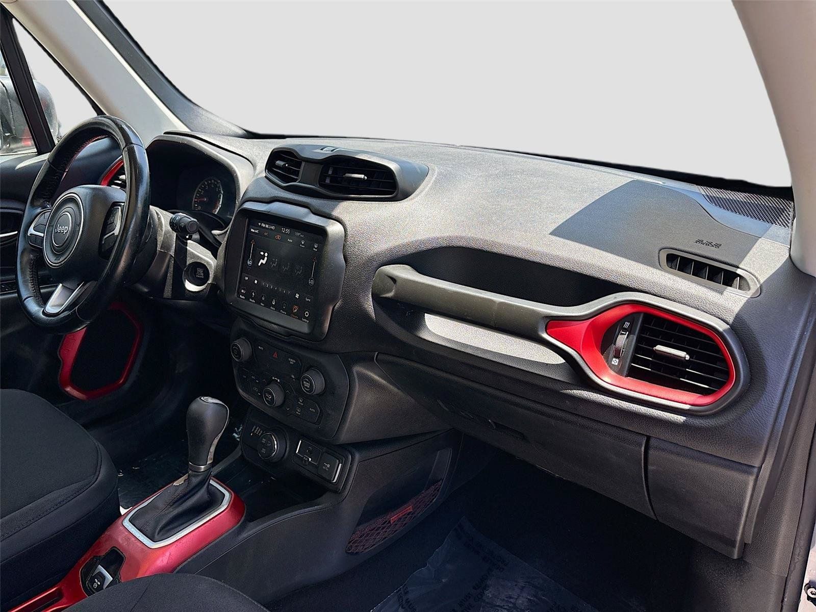 Used 2018 Jeep Renegade Trailhawk w/ UConnect 8.4 Nav Group AWD/4WD image 28