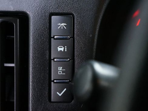 Used 2018 Chevrolet Express 3500 image 16