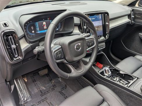 Certified 2024 Volvo XC40 B5 Ultimate w/ Climate Package image 9