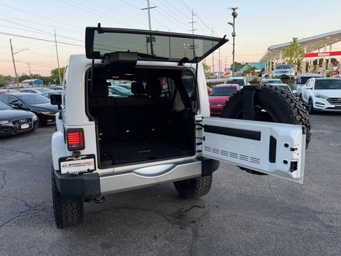 Used 2017 Jeep Wrangler Unlimited Sahara w/ Connectivity Group AWD/4WD image 31