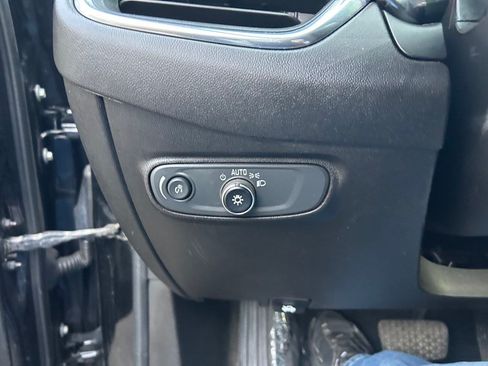 Used 2022 Chevrolet Equinox LS AWD/4WD image 14