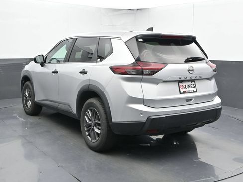 Used 2024 Nissan Rogue S FWD image 11