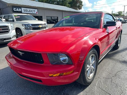 Used 2008 Ford Mustang Deluxe Convertible image 2
