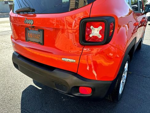 Used 2017 Jeep Renegade Latitude w/ Safety & Security Group AWD/4WD image 30