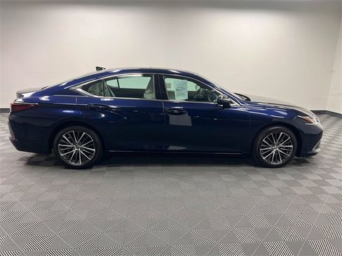 Certified 2023 Lexus ES 350 w/ Premium Package image 4