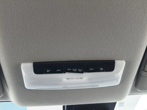 Used 2025 Nissan Versa SV w/ Trunk Package FWD image 22