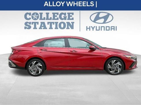 Used 2024 Hyundai Elantra SEL w/ Convenience Package FWD image 9