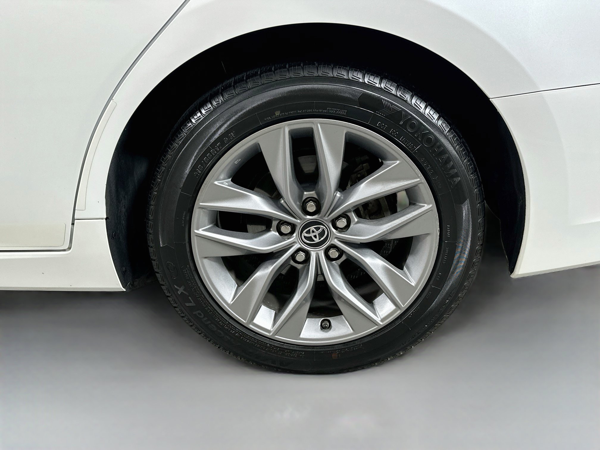Used 2019 Toyota Avalon XLE w/ Moonroof Package FWD image 29