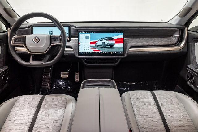 Used 2024 Rivian R1S Adventure Quad AWD/4WD image 24