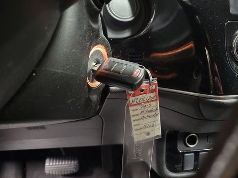 Used 2017 Mitsubishi Outlander ES image 16